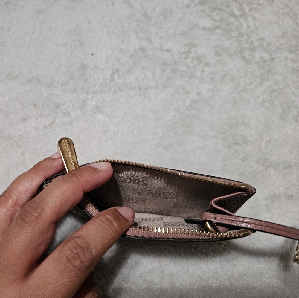 Michael Kors Leather Handbag and Wallet Set. Muave color with crossbody strap - Picture 10 of 10